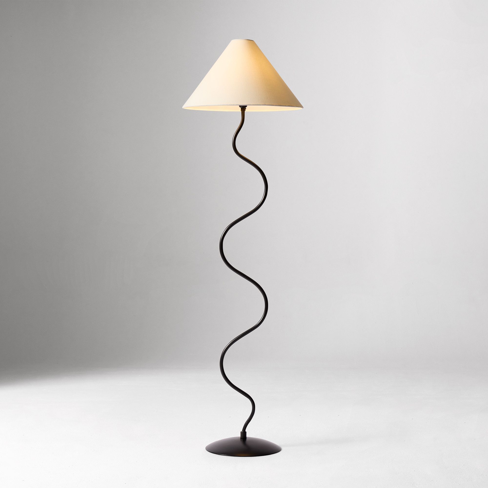 Zigzag floor lamp